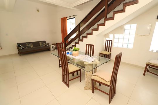 Casa para alugar com 5 quartos, 220m² em Stiep, Salvador
