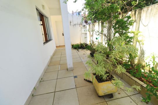 Casa para alugar com 5 quartos, 220m² em Stiep, Salvador