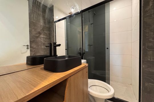 Banheiro Social de apartamento para alugar com 2 quartos, 54m² em Vargem Grande, Rio de Janeiro