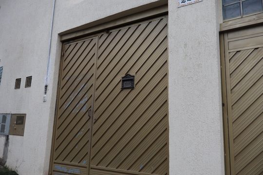 Fachada e portão de casa para alugar com 2 quartos, 100m² em Vila Bela, São Paulo