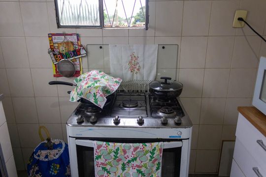 Cozinha e Área de Serviço de casa para alugar com 2 quartos, 43m² em Santa Cruz, Rio de Janeiro