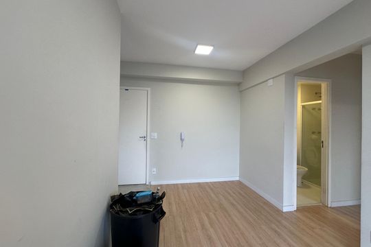 Sala de apartamento à venda com 2 quartos, 48m² em Nova Aldeinha, Barueri
