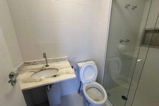 Banheiro de apartamento à venda com 2 quartos, 48m² em Nova Aldeinha, Barueri