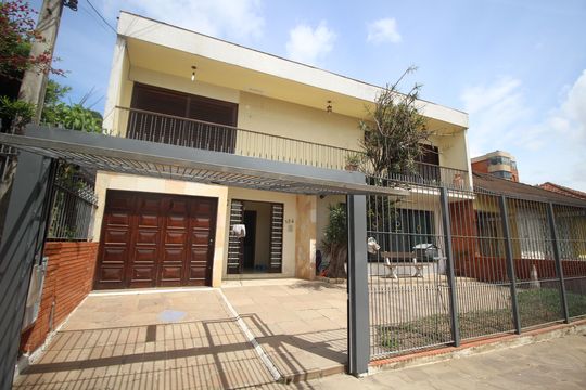 Fachada de casa para alugar com 3 quartos, 331m² em São João, Porto Alegre
