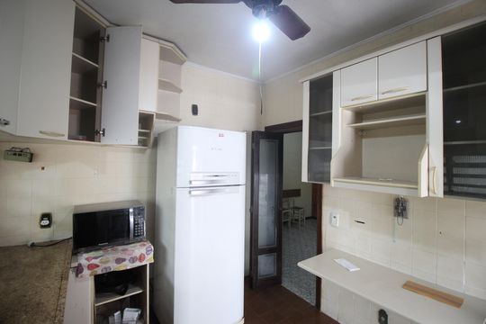 Cozinha de casa para alugar com 3 quartos, 331m² em São João, Porto Alegre