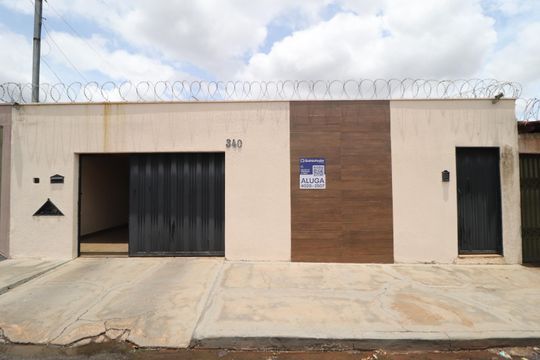 Fachada de casa para alugar com 3 quartos, 130m² em Jardim Brasília, Uberlândia