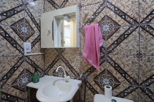 Banheiro  de casa à venda com 2 quartos, 50m² em Niterói, Canoas