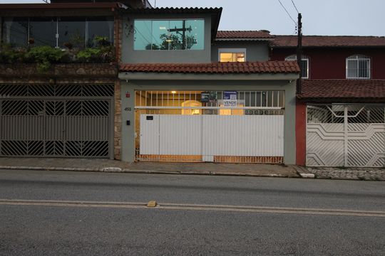 Fachada de casa à venda com 2 quartos, 111m² em Vila Pedroso, São Paulo