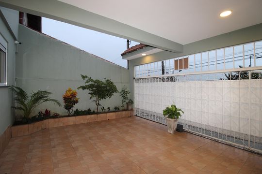 Garagem de casa à venda com 2 quartos, 111m² em Vila Pedroso, São Paulo