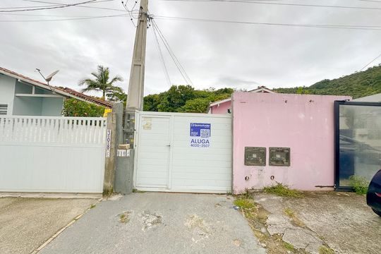 Fachada de casa para alugar com 2 quartos, 68m² em Ingleses do Rio Vermelho, Florianópolis