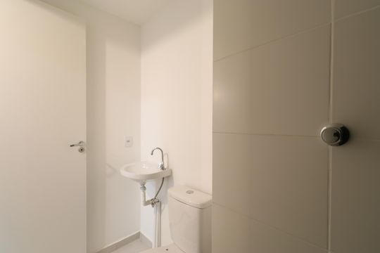 Banheiro  de apartamento para alugar com 2 quartos, 33m² em Várzea da Barra Funda, São Paulo