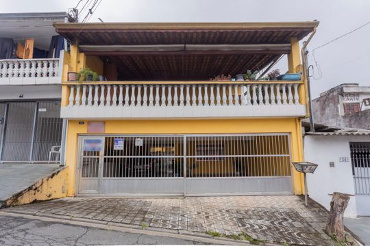 Fachada de casa à venda com 3 quartos, 280m² em Jardim Itatiaia, São Paulo
