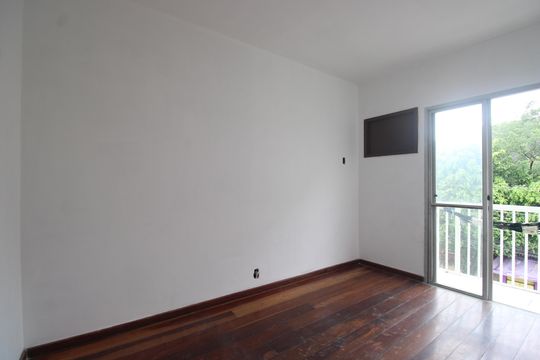 Quarto 1 de apartamento para alugar com 2 quartos, 70m² em Taquara, Rio de Janeiro