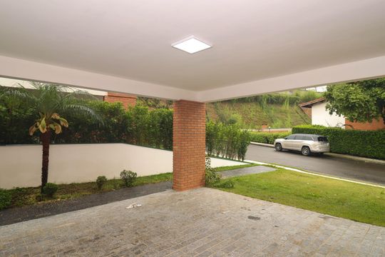 Garagem de casa de condomínio para alugar com 3 quartos, 238m² em Parque Munhoz, São Paulo