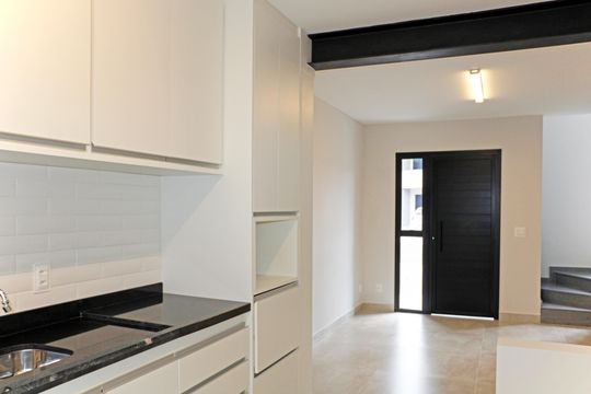 Cozinha de casa de condomínio para alugar com 2 quartos, 82m² em Loteamento Banespa, Vinhedo