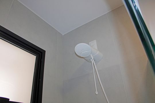 Suíte 1 Banheiro de casa de condomínio para alugar com 2 quartos, 82m² em Loteamento Banespa, Vinhedo