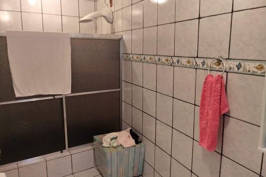 Banheiro 1 de casa para alugar com 3 quartos, 300m² em Belém Velho, Porto Alegre