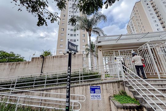 Fachada com Placa de apartamento para alugar com 2 quartos, 54m² em Vila Moreira, São Paulo