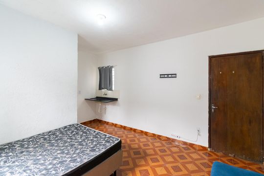 Quarto/Cozinha de casa para alugar com 1 quarto, 20m² em Vila Fachini, São Paulo