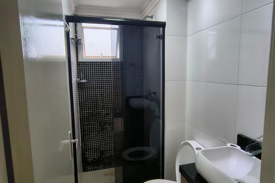 Banheiro de apartamento para alugar com 2 quartos, 42m² em Cidade Satelite Santa Barbara, São Paulo