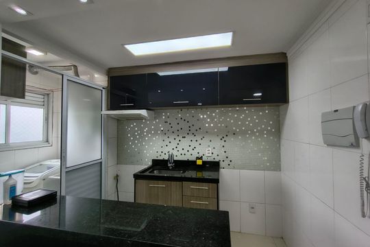 Cozinha de apartamento para alugar com 2 quartos, 42m² em Cidade Satelite Santa Barbara, São Paulo