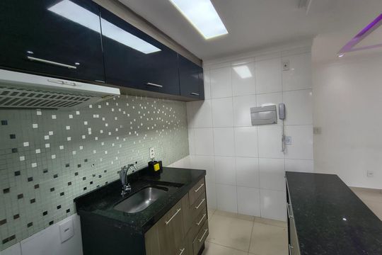 Cozinha de apartamento para alugar com 2 quartos, 42m² em Cidade Satelite Santa Barbara, São Paulo