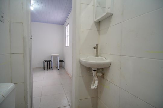 Banheiro de kitnet/studio para alugar com 1 quarto, 30m² em Rio Branco, São Leopoldo