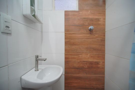Banheiro de kitnet/studio para alugar com 1 quarto, 30m² em Rio Branco, São Leopoldo