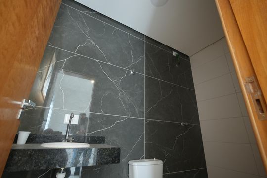 Banheiro da Suíte de apartamento para alugar com 2 quartos, 60m² em Utinga, Santo André