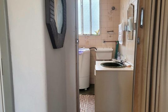 Banheiro de apartamento para alugar com 1 quarto, 27m² em Pompeia, São Paulo