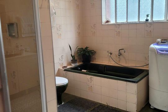 Banheiro de apartamento para alugar com 1 quarto, 27m² em Pompeia, São Paulo