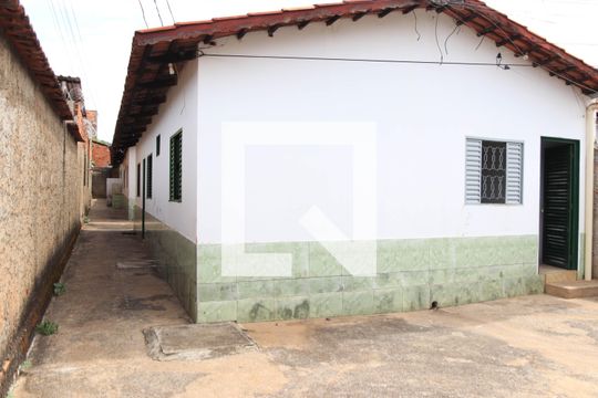 Quintal de casa à venda com 9 quartos, 628m² em Jardim Guanabara, Goiânia