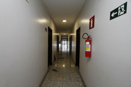 Corredor de kitnet/studio para alugar com 1 quarto, 16m² em Carlos Prates, Belo Horizonte