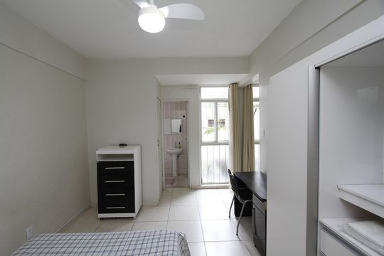 Quarto  de kitnet/studio para alugar com 1 quarto, 16m² em Carlos Prates, Belo Horizonte