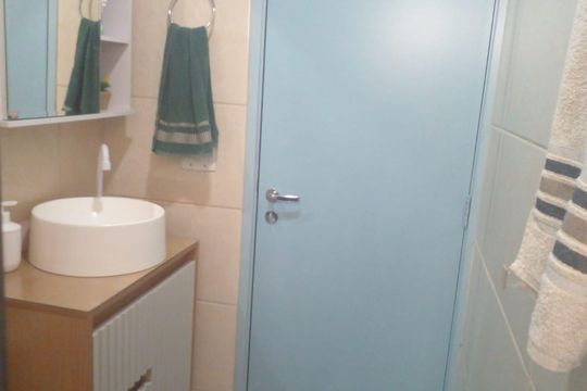 Banheiro de apartamento para alugar com 2 quartos, 50m² em Jardim Isis, Cotia