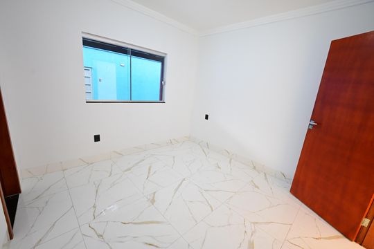 Casa para alugar com 3 quartos, 237m² em Parque Oeste Industrial, Goiânia