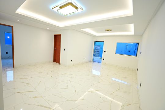 Casa para alugar com 3 quartos, 237m² em Parque Oeste Industrial, Goiânia