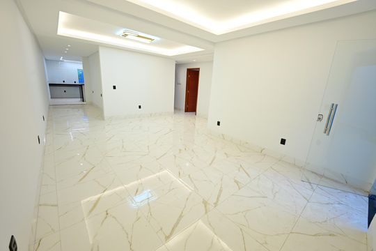 Casa para alugar com 3 quartos, 237m² em Parque Oeste Industrial, Goiânia