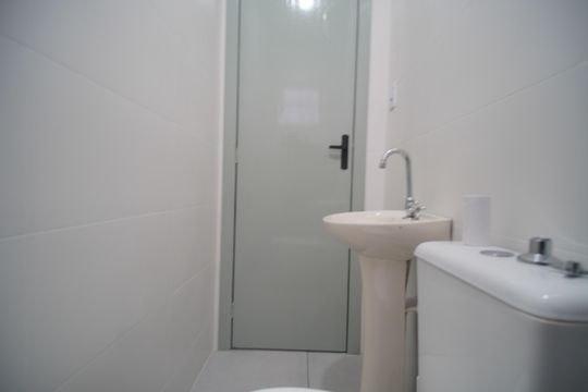 Banheiro de kitnet/studio para alugar com 1 quarto, 35m² em Rio Branco, São Leopoldo