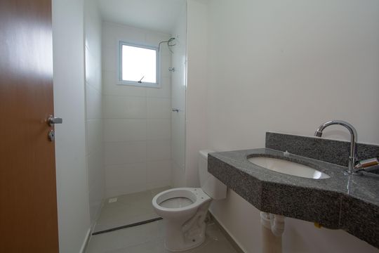 BANHEIRO1 de apartamento para alugar com 2 quartos, 53m² em Caiçaras, Belo Horizonte