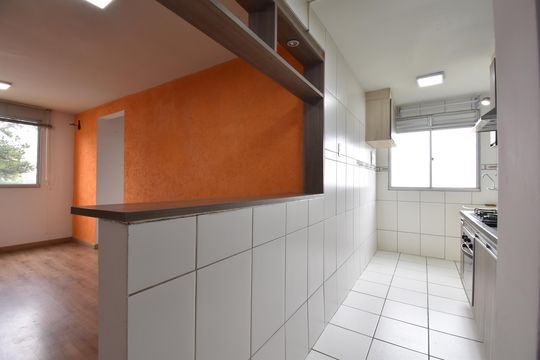 Cozinha de apartamento para alugar com 2 quartos, 49m² em Pinheirinho, Curitiba