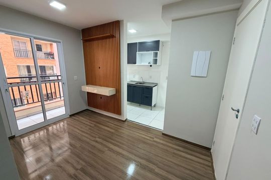 Apartamento para alugar com 2 quartos, 43m² em Jardim Tres Irmaos, Taboão da Serra