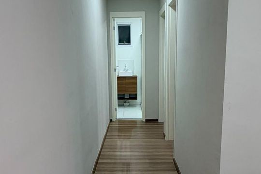 Corredor de apartamento para alugar com 2 quartos, 43m² em Jardim Tres Irmaos, Taboão da Serra