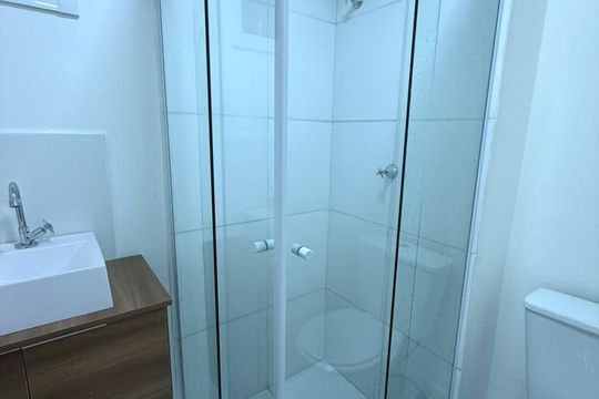 Banheiro de apartamento para alugar com 2 quartos, 43m² em Jardim Tres Irmaos, Taboão da Serra