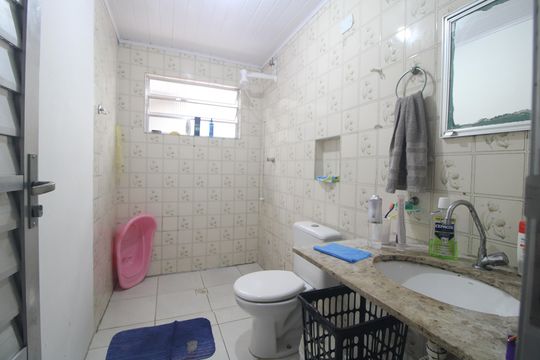 Banheiro de casa para alugar com 1 quarto, 40m² em Veleiros, São Paulo