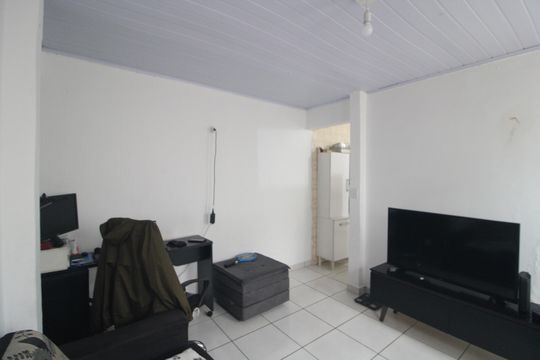 Sala de casa para alugar com 1 quarto, 40m² em Veleiros, São Paulo