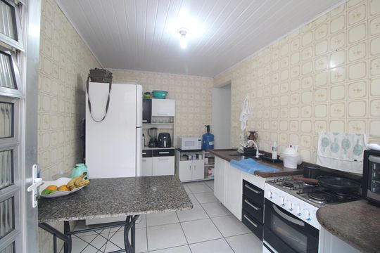 Cozinha de casa para alugar com 1 quarto, 40m² em Veleiros, São Paulo