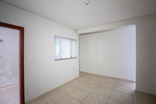 Sala de casa para alugar com 2 quartos, 50m² em Ipiranga, Belo Horizonte