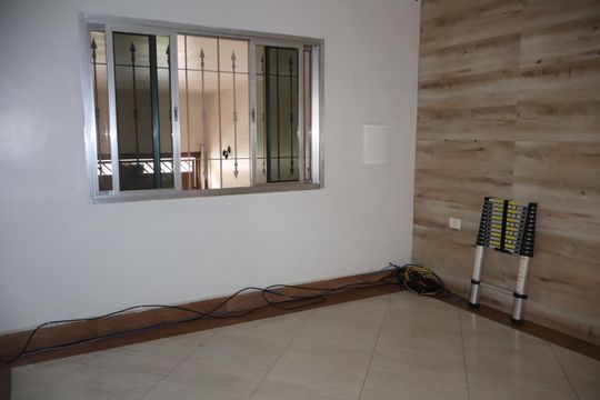 Sala de casa à venda com 5 quartos, 149m² em Vila Santa Virginia, São Paulo