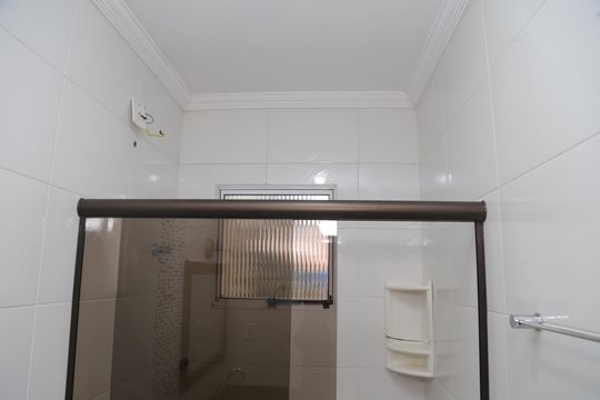 Banheiro de casa de condomínio para alugar com 2 quartos, 50m² em Itaquera, São Paulo